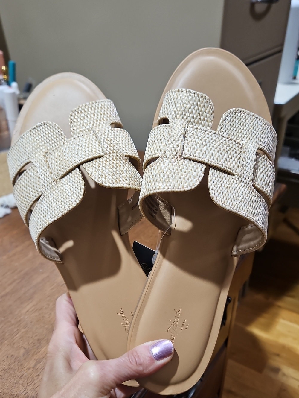 Universal Thread Beige Woven Slide Sandals(see Pic 2)